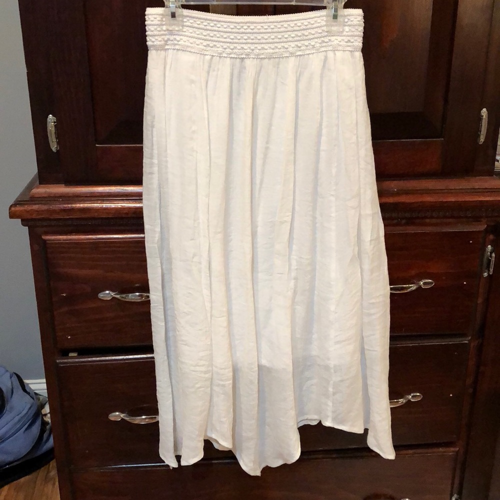 White summer skirt w/ sewn in slip worn 1x